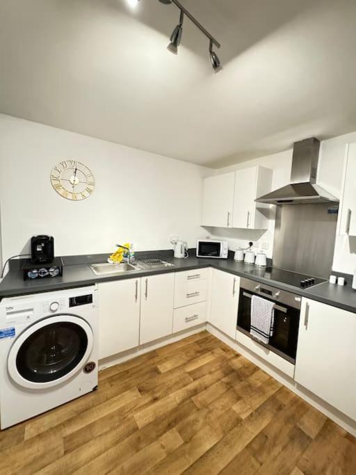 Luxury Cozy 3 Bed Apartment 5Mins From City - Free Parking! Nottingham Ngoại thất bức ảnh
