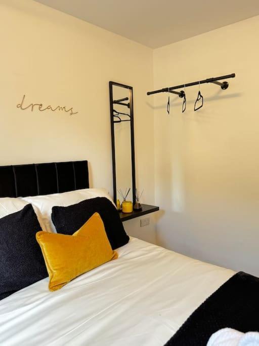 Luxury Cozy 3 Bed Apartment 5Mins From City - Free Parking! Nottingham Ngoại thất bức ảnh